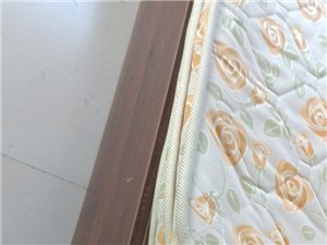 1.5*1.8床，带10cm 棕榈垫子，挺新的。